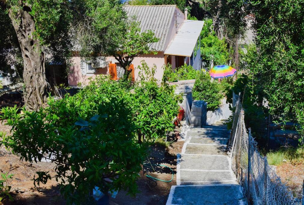 Kiki'S Beautiful House On Famous Village Pentátion Dış mekan fotoğraf